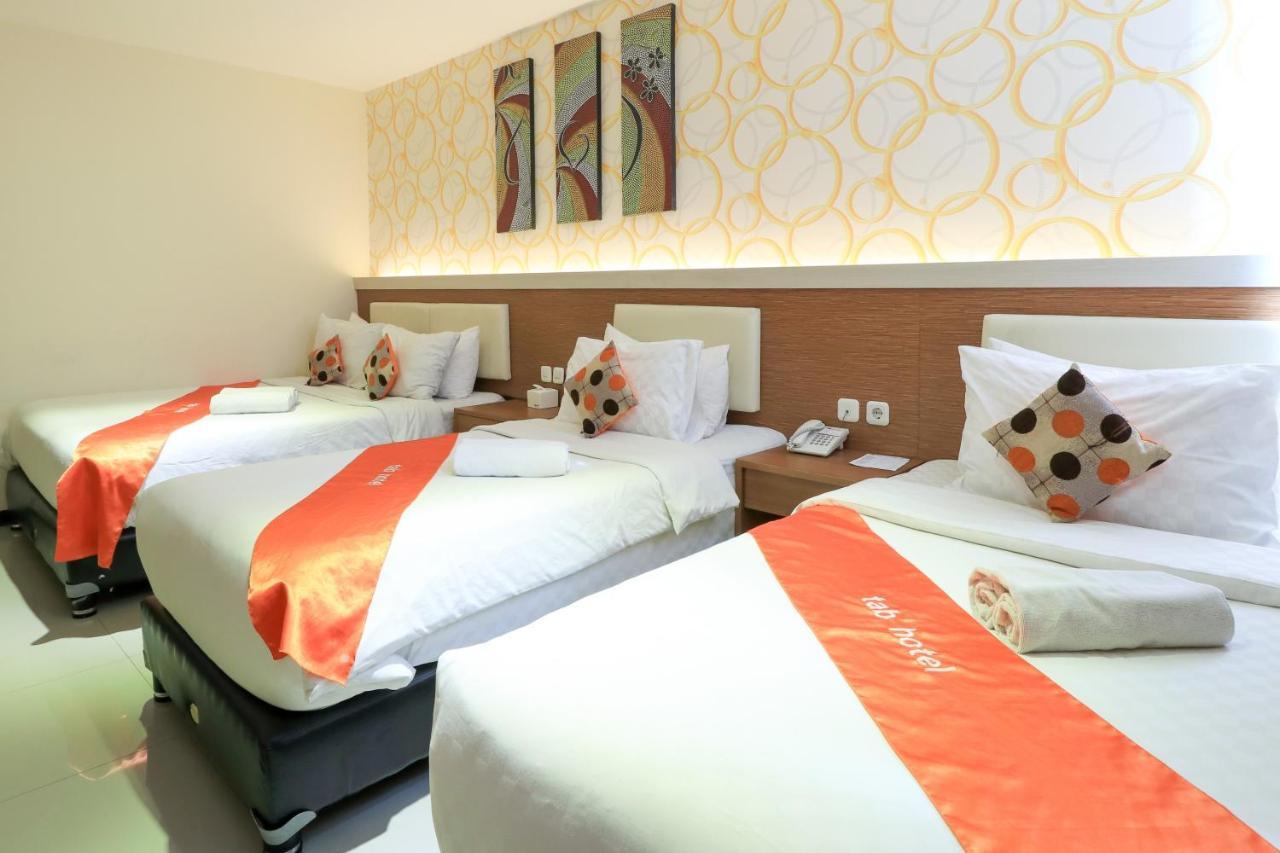 Tab Hotel Surabaya Exterior foto