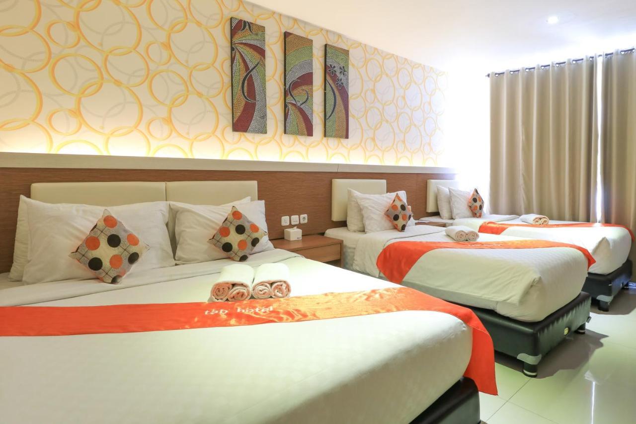 Tab Hotel Surabaya Exterior foto